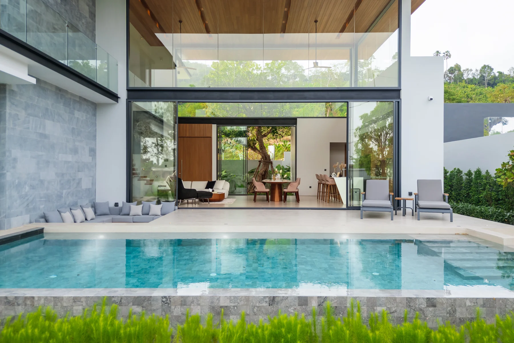 Botanica Foresta II — Pru Jampa · 2.4 km to Layan Beach