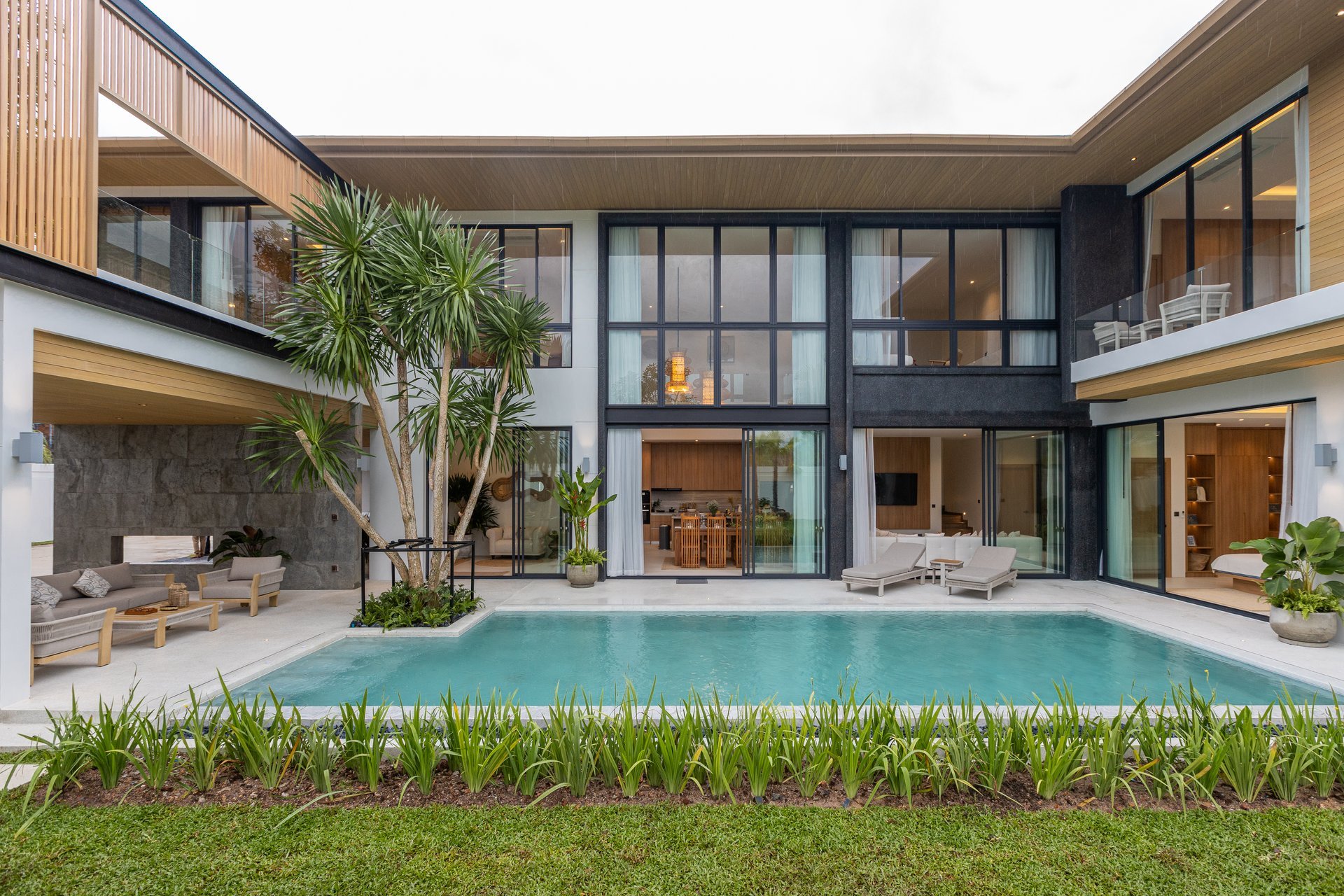 Mouana Grande Chalong Bay